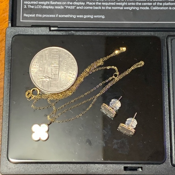 18k Solid Gold Clover Set - Picture 6 of 10